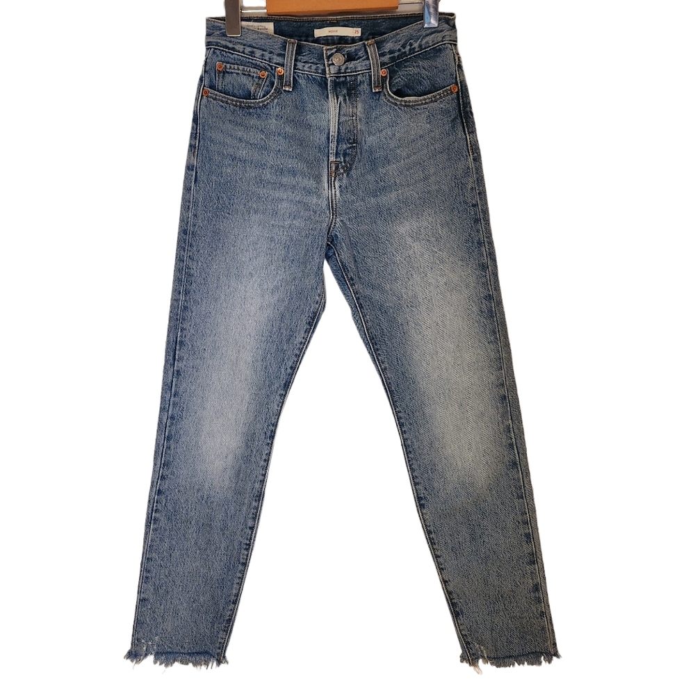 Levi's Women's Blue Wedgie Icon High Rise Fray Hem Straight Leg Ankle Jeans